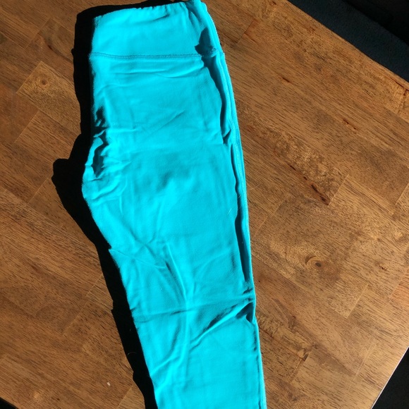 Leo Star Athletica Crop leggings - Picture 2 of 3